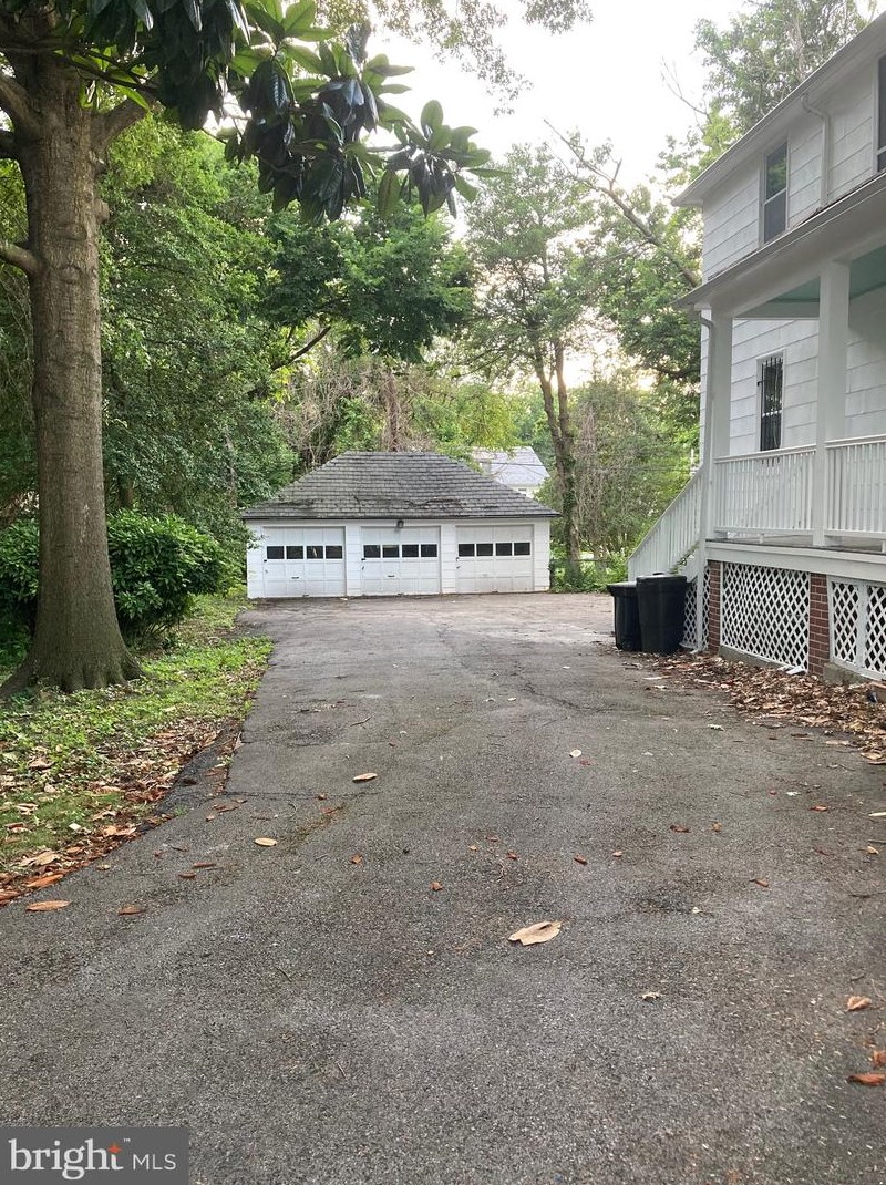 512 N Chapel Gate Ln, Baltimore, MD 21229