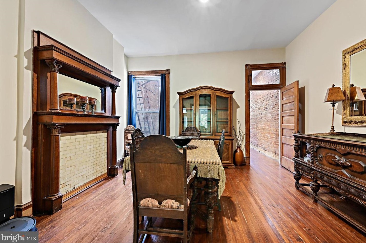 2820 Calvert St, Baltimore MD 21202-3737 exterior