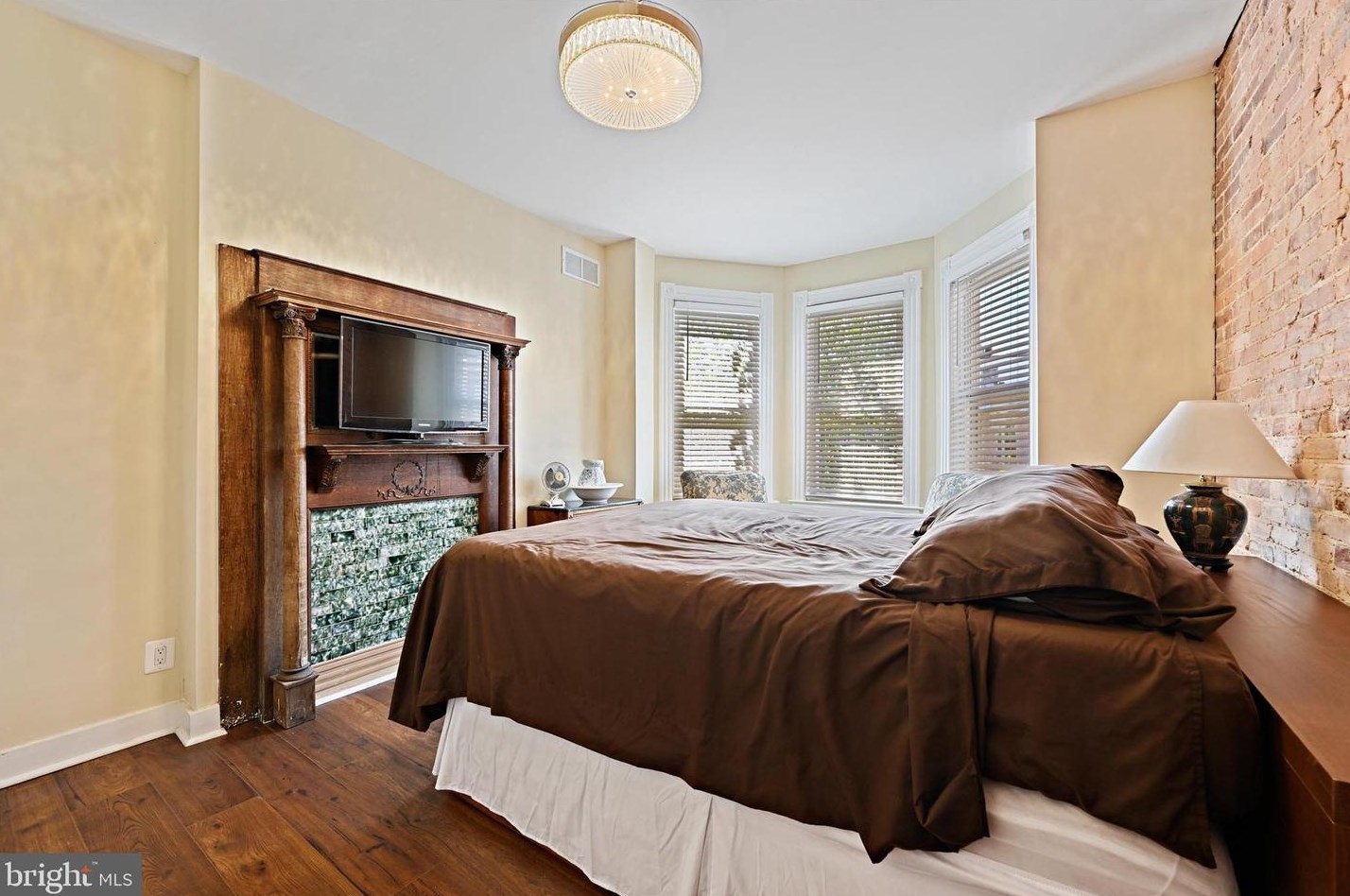 2820 Calvert St, Baltimore MD 21202-3737 exterior