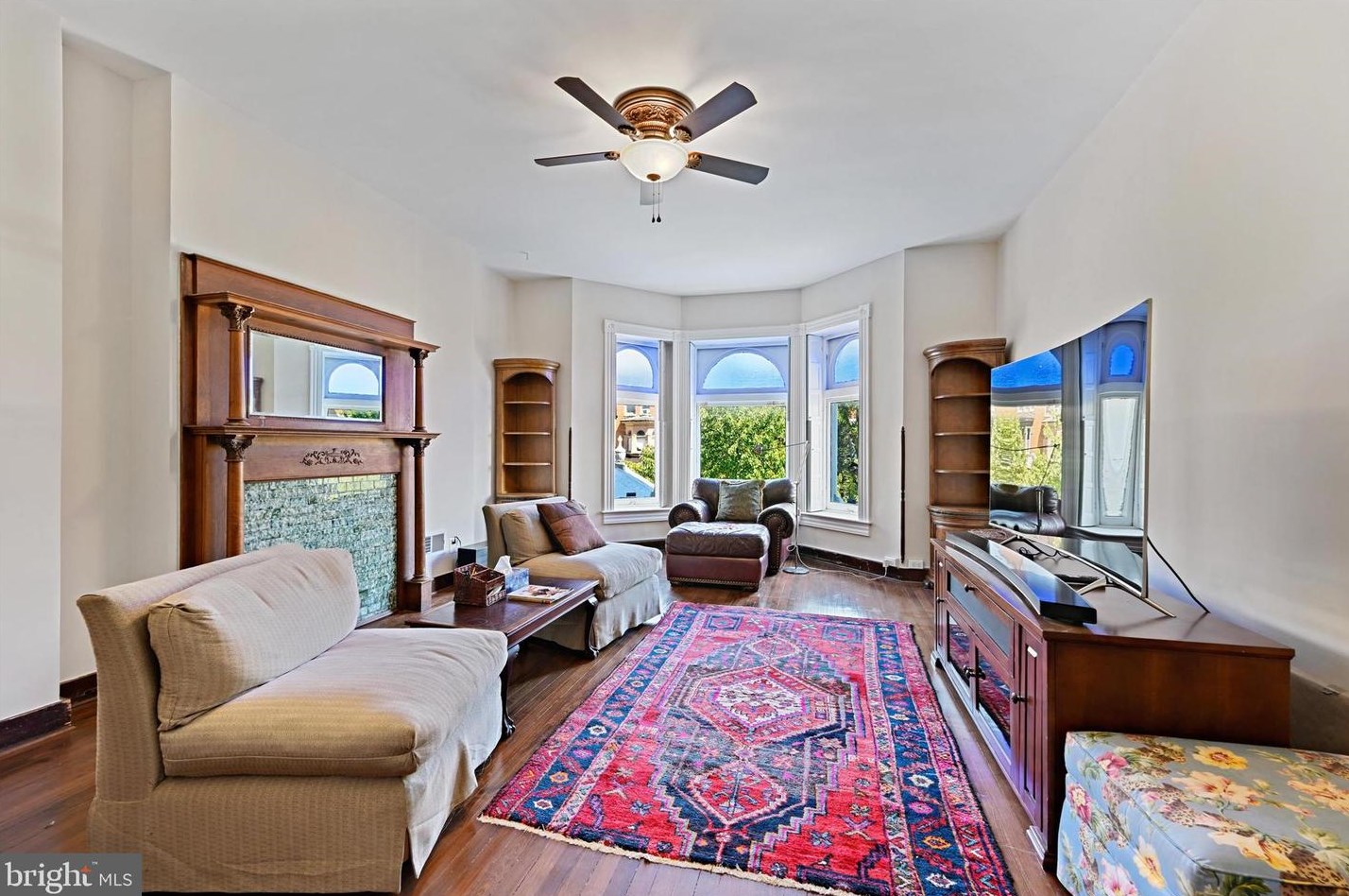 2820 Calvert St, Baltimore MD 21202-3737 exterior