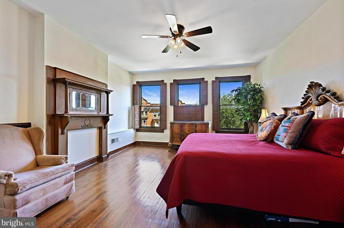 2820 Calvert St, Baltimore MD 21202-3737 exterior