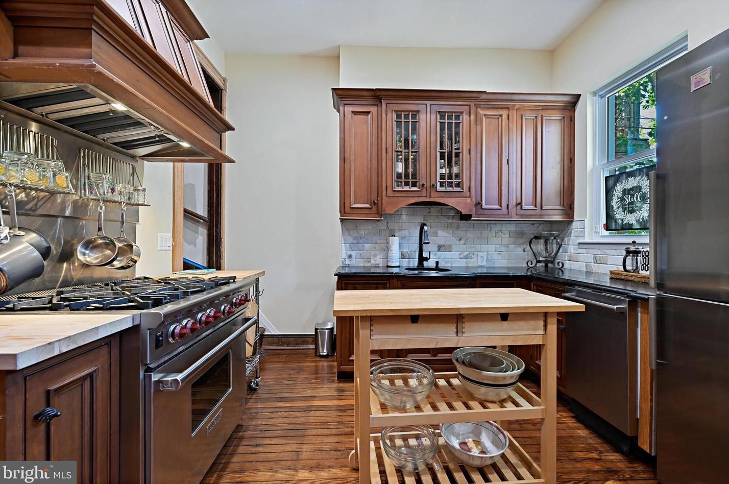 2820 Calvert St, Baltimore MD 21202-3737 exterior