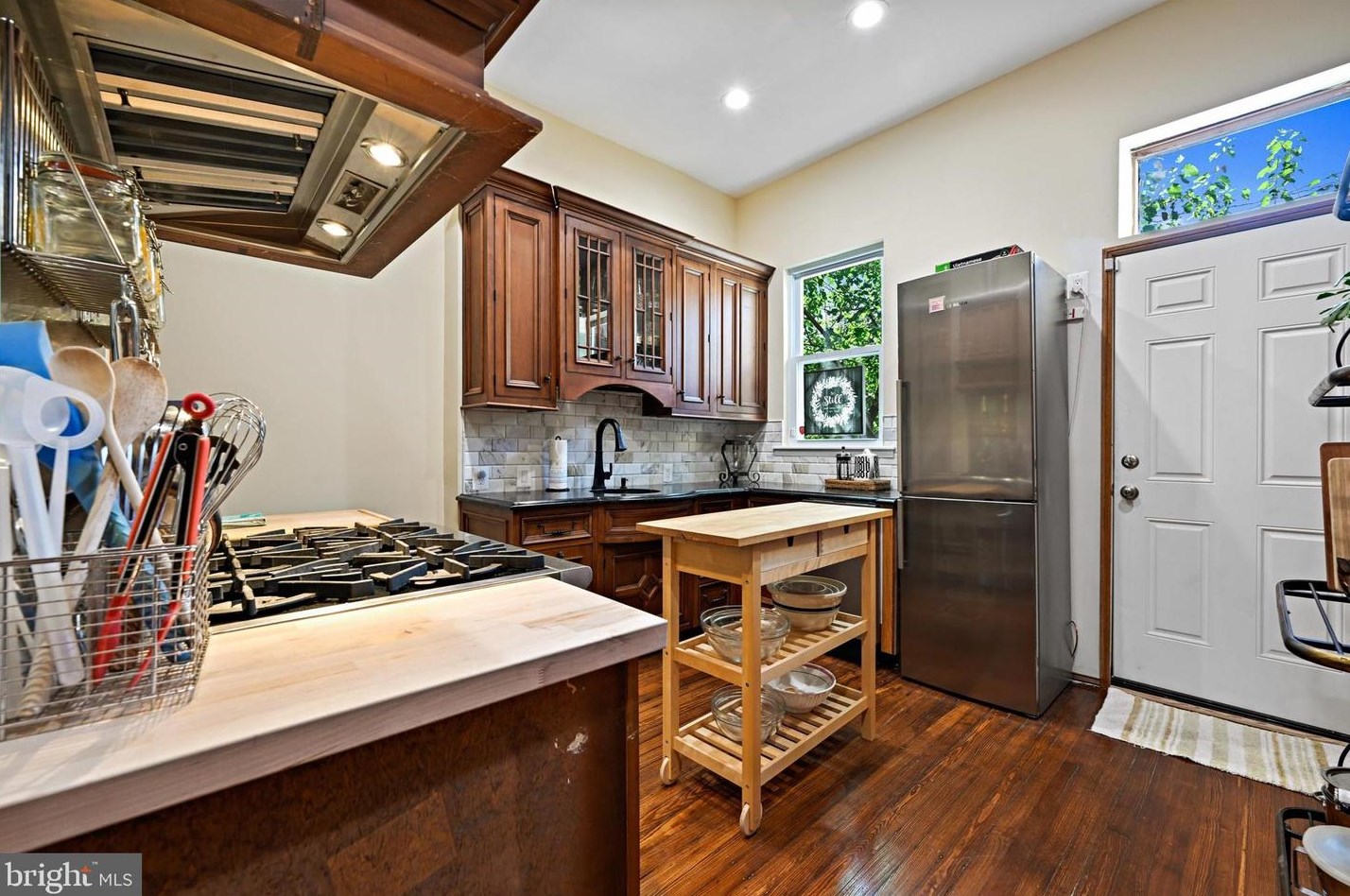 2820 Calvert St, Baltimore MD 21202-3737 exterior