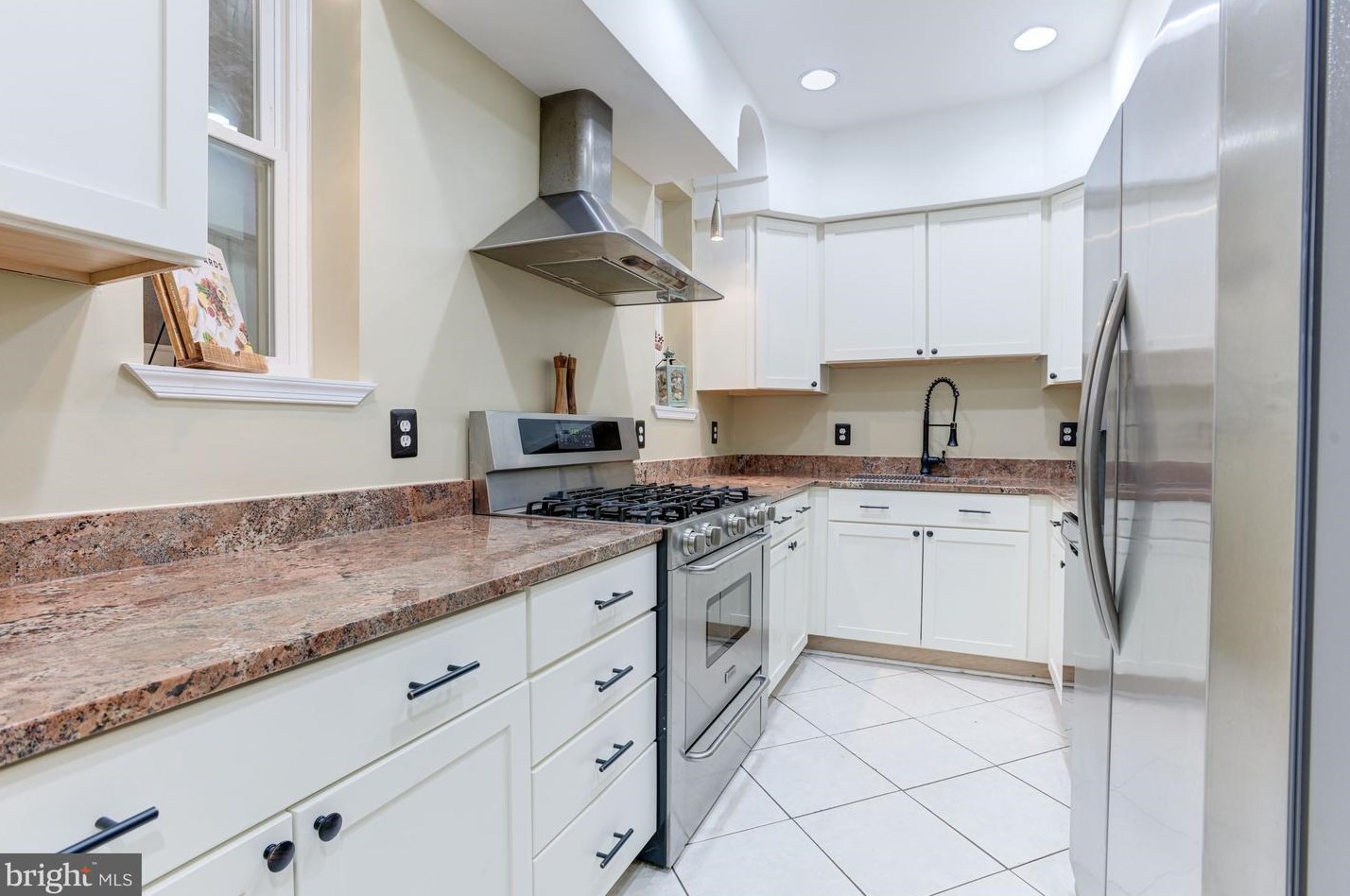 2202 Cambridge St, Baltimore, MD 21231-3208