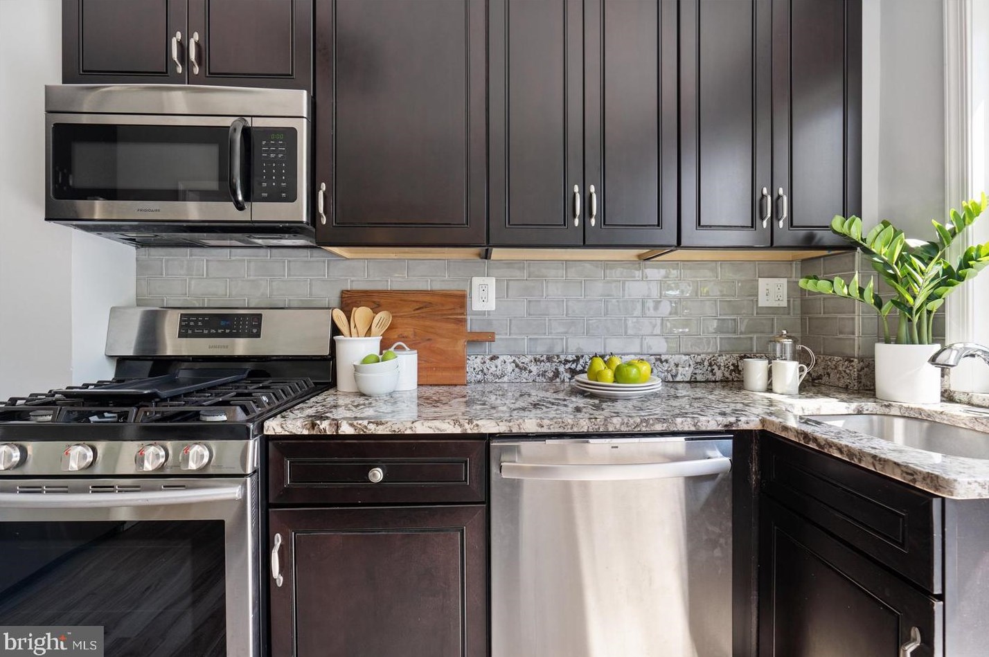 5505 The Alameda, Baltimore MD 21218-1359 exterior