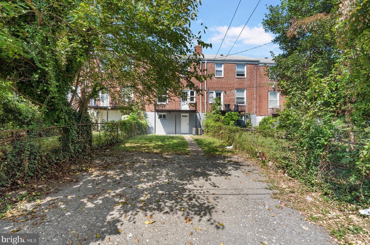 5505 The Alameda, Baltimore MD 21218-1359 exterior