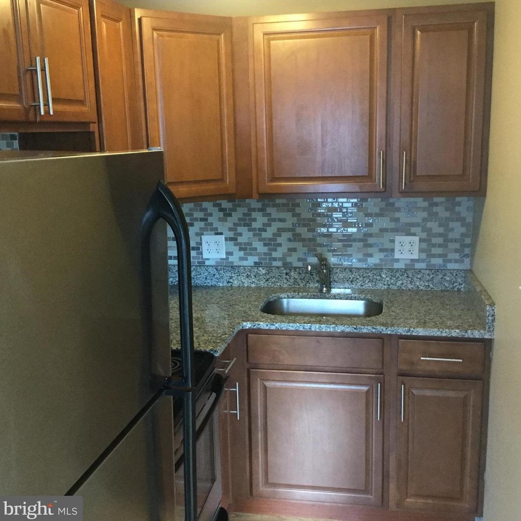 1725 Light St, Baltimore, MD 21230-4918