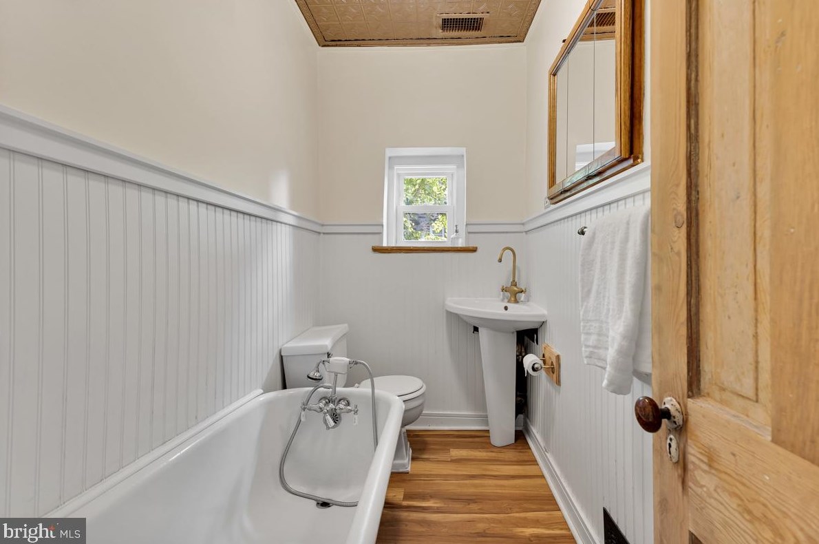 718 Pacific St, Baltimore MD  exterior