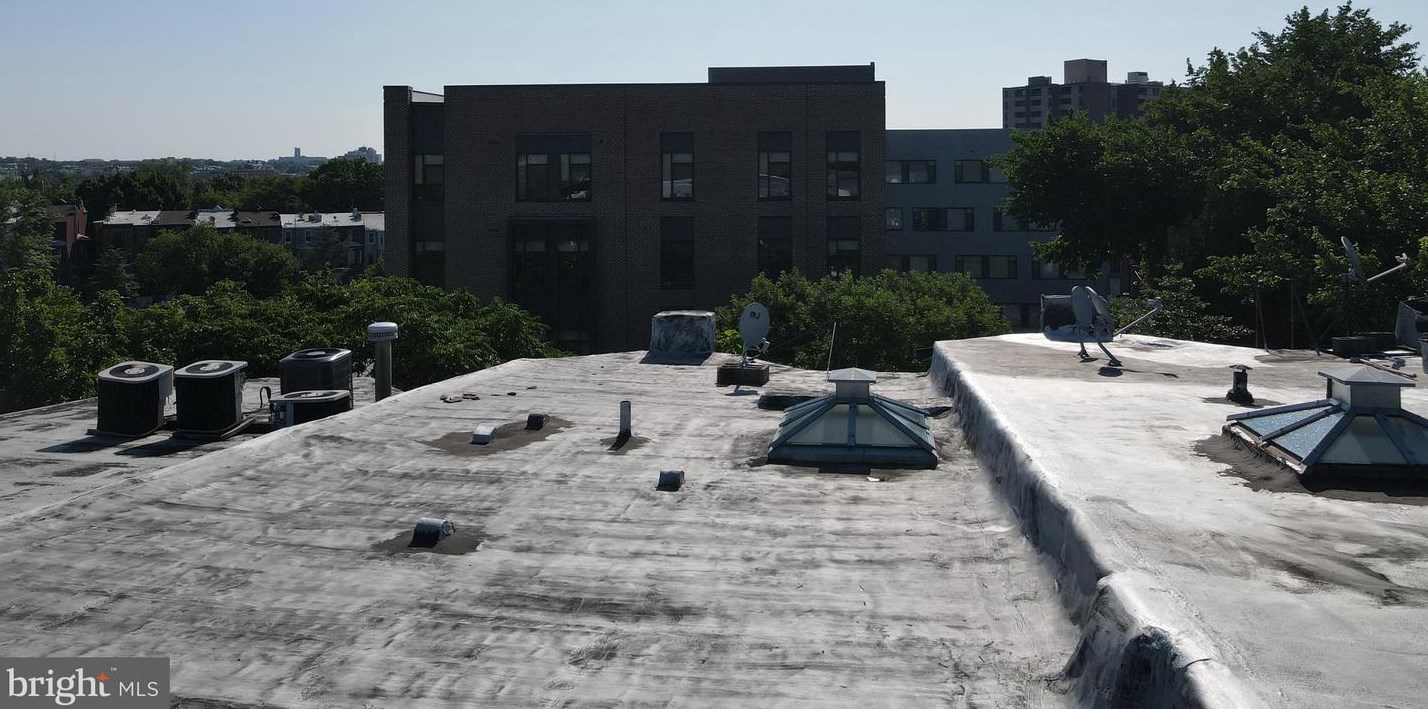 1739 Park Ave, Baltimore MD 21217-4816 exterior