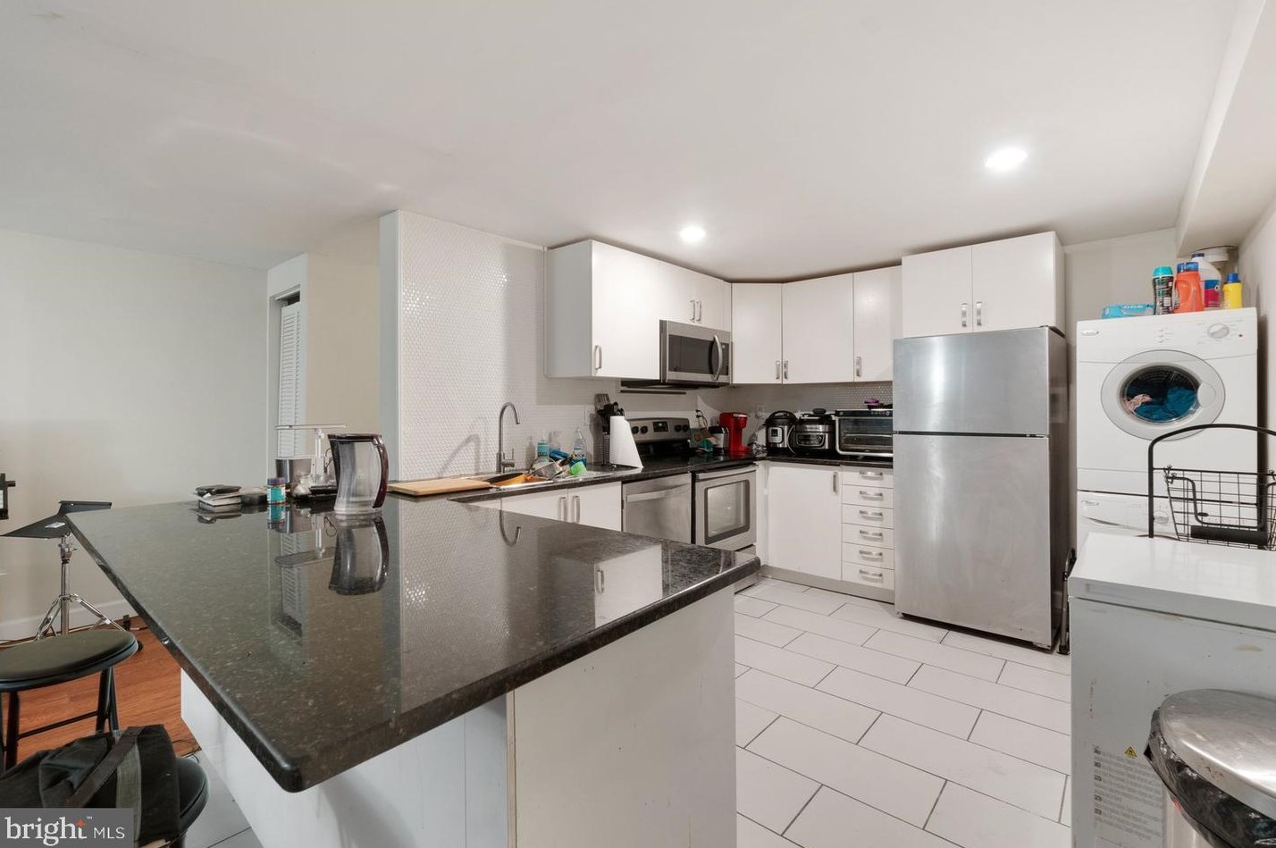 1739 Park Ave, Baltimore MD 21217-4816 exterior