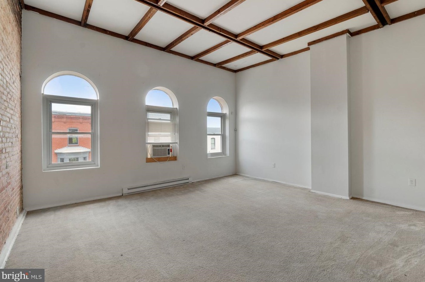 1739 Park Ave, Baltimore MD 21217-4816 exterior