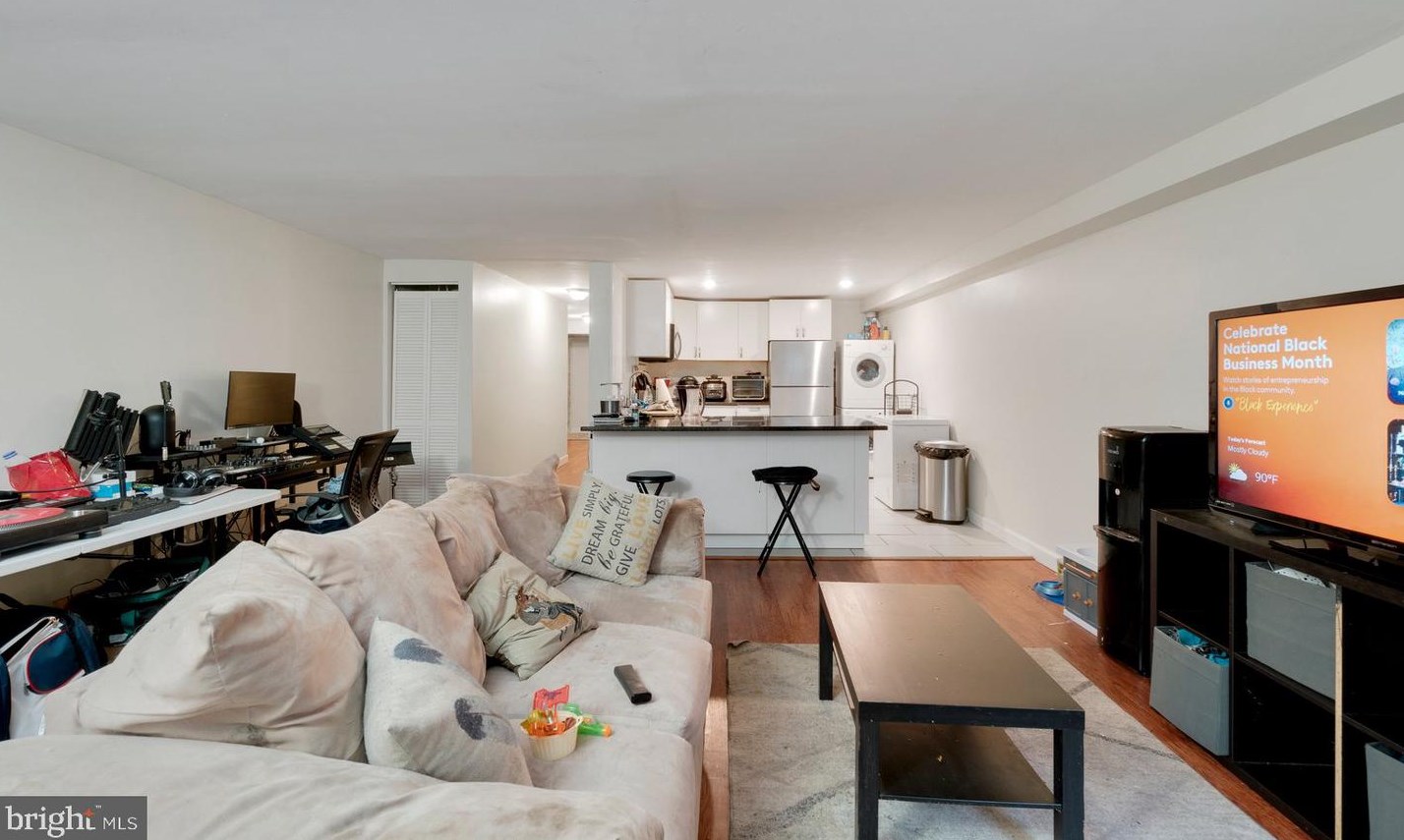 1739 Park Ave, Baltimore MD 21217-4816 exterior