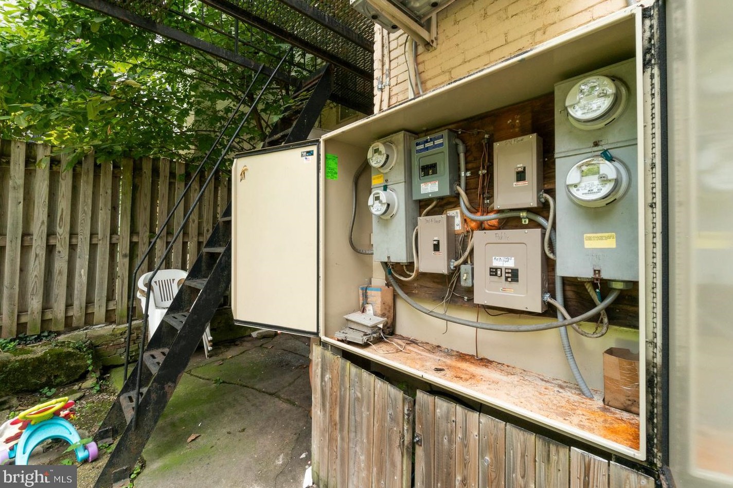 1739 Park Ave, Baltimore MD 21217-4816 exterior