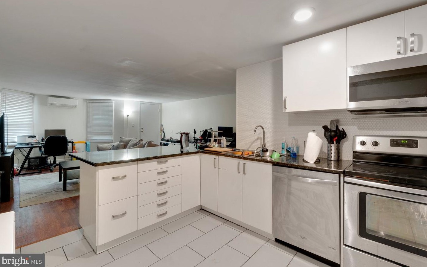 1739 Park Ave, Baltimore MD 21217-4816 exterior