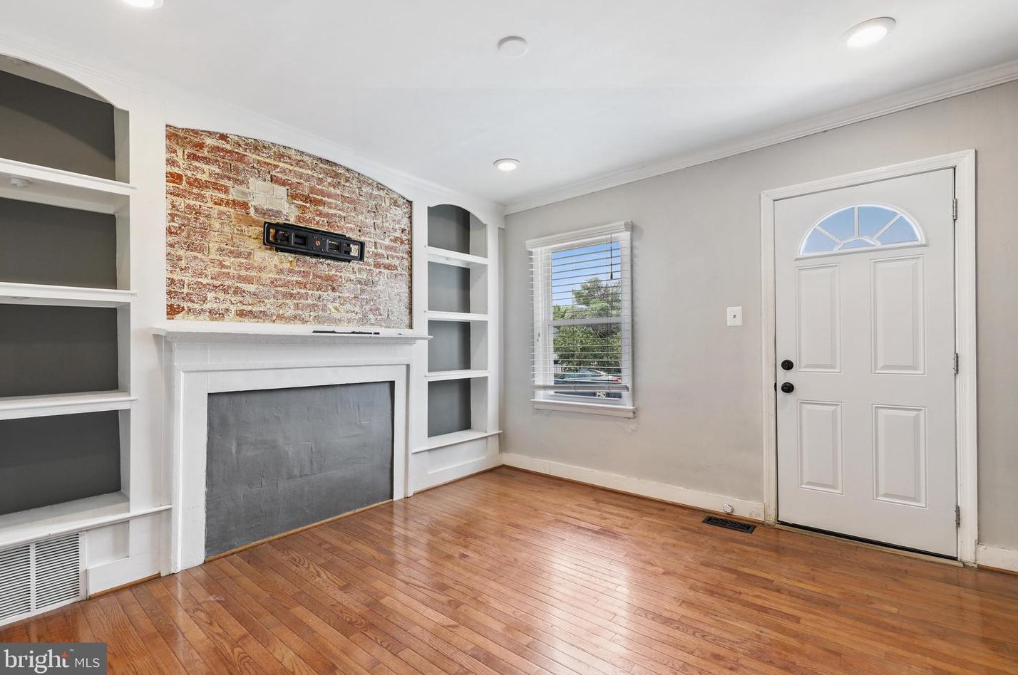 803 Hanover St, Baltimore MD  21230-3901 exterior
