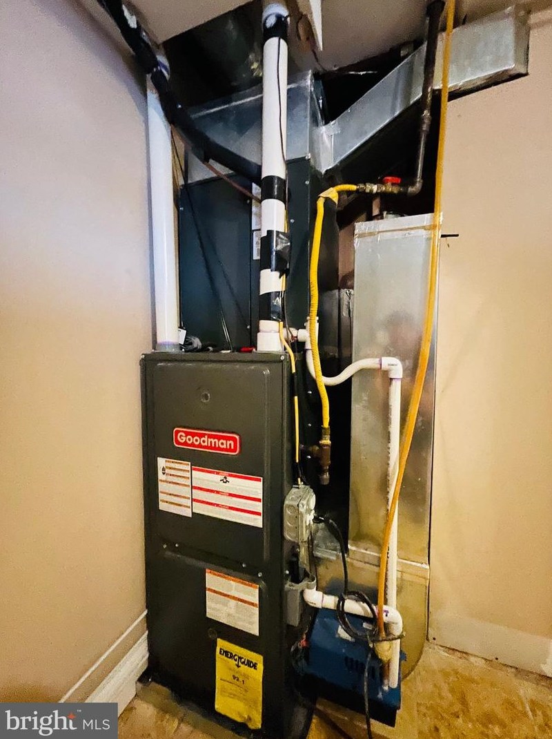 418 Bonsal St, Baltimore MD  21224-2708 exterior