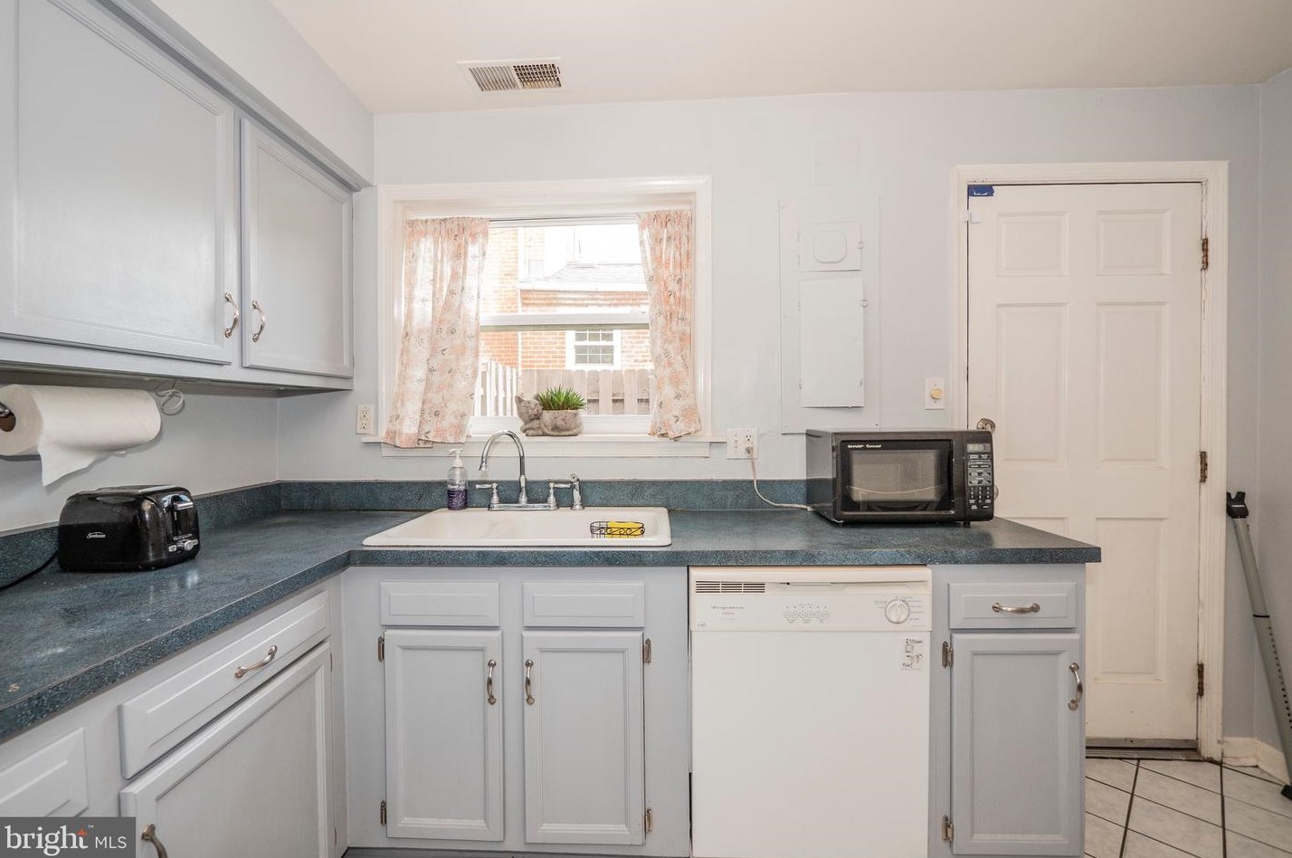 609 Fremont Ave, Baltimore MD 21217-2553 exterior