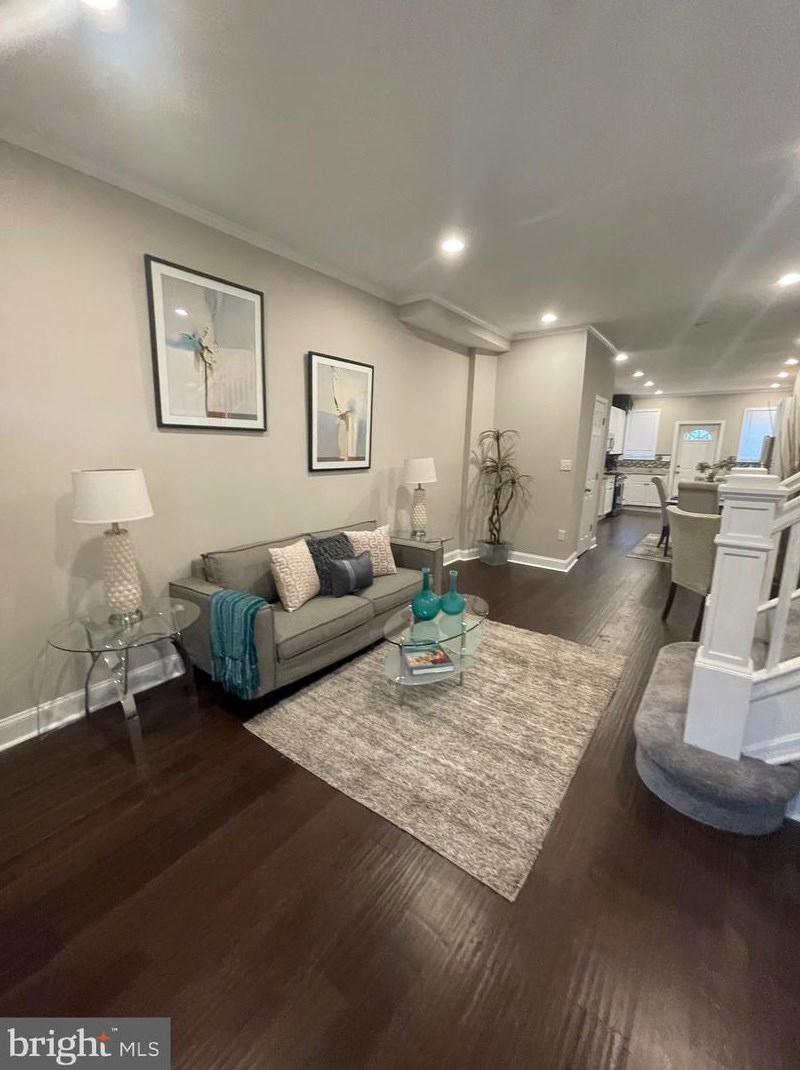 2802 Ellicott Dr, Baltimore, MD 21216-4337