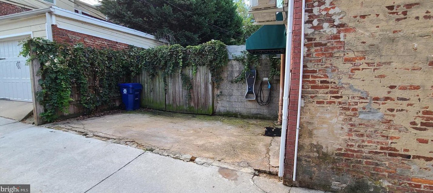 201 Madeira St, Baltimore MD  21231-2624 exterior