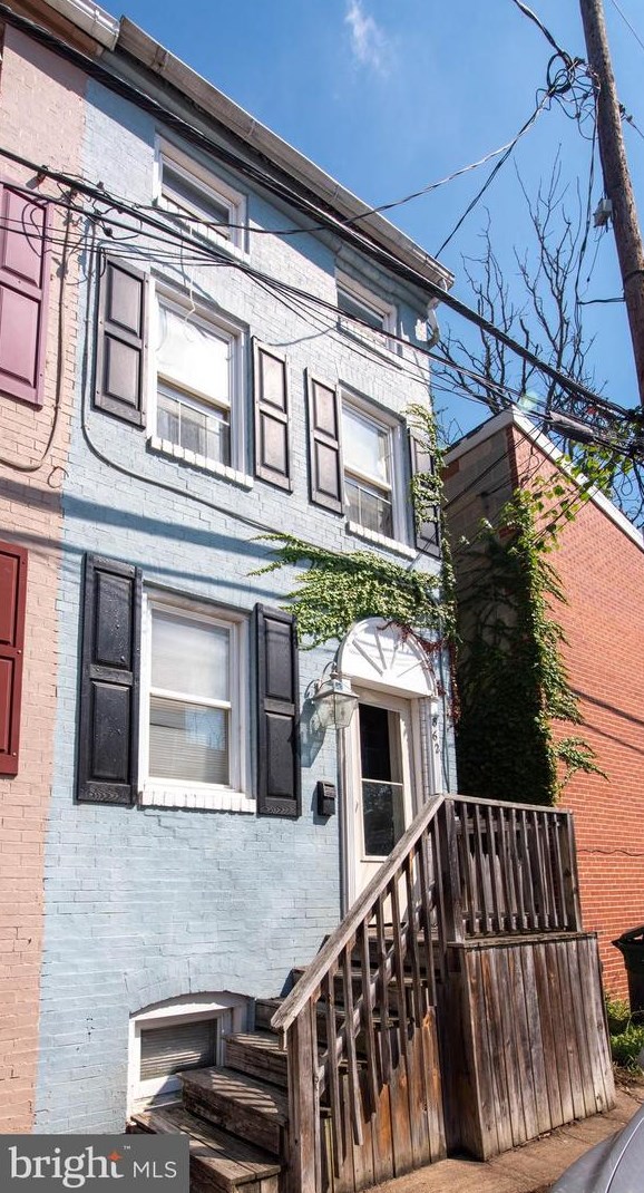 862 Lemmon St, Baltimore, MD 21201-1045