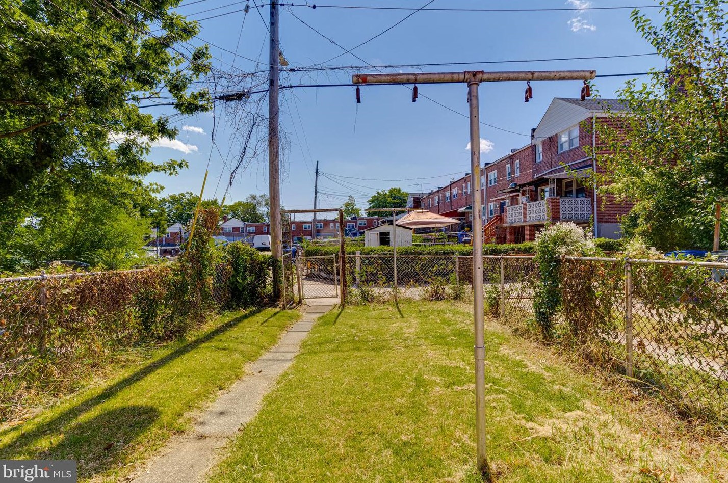 3809 Bonview Ave, Baltimore MD 21213-2012 exterior