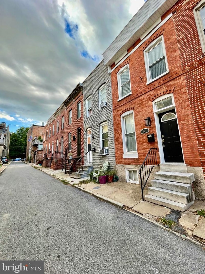 12 Bradford St, Baltimore, MD 21224-1034