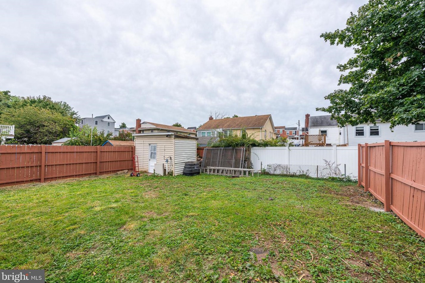 3653 Hineline Rd, Baltimore MD 21229-5148 exterior