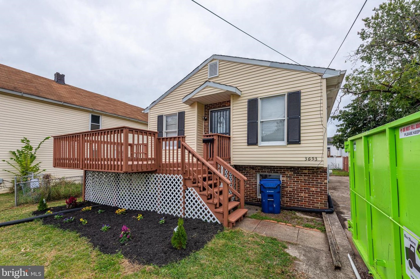 3653 Hineline Rd, Baltimore MD 21229-5148 exterior