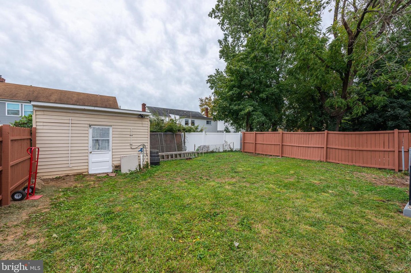 3653 Hineline Rd, Baltimore MD 21229-5148 exterior