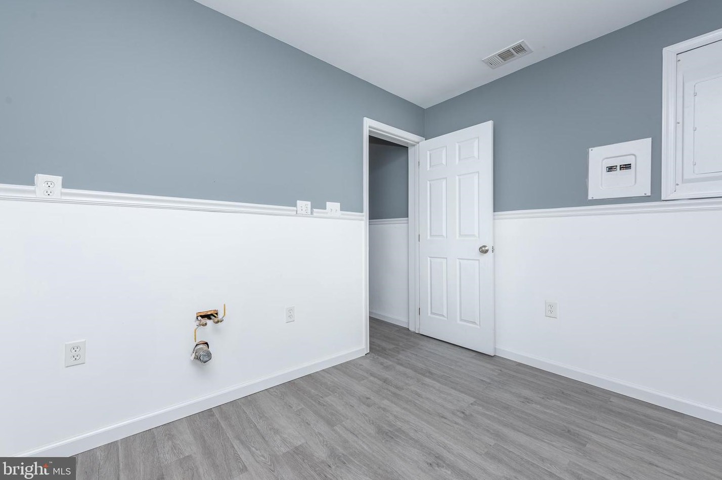 3653 Hineline Rd, Baltimore MD 21229-5148 exterior