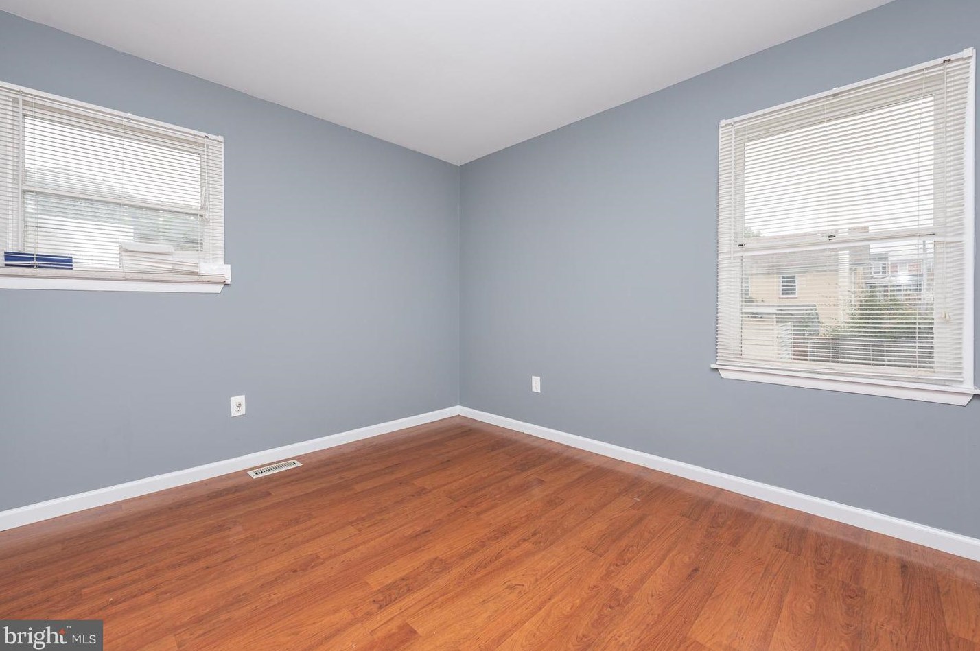 3653 Hineline Rd, Baltimore MD 21229-5148 exterior