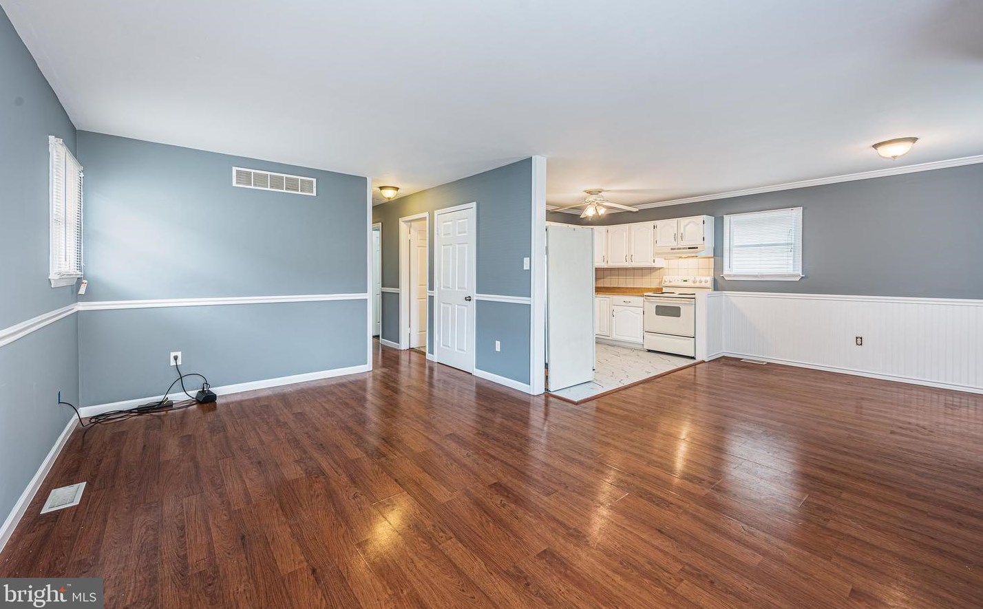 3653 Hineline Rd, Baltimore, MD 21229-5154