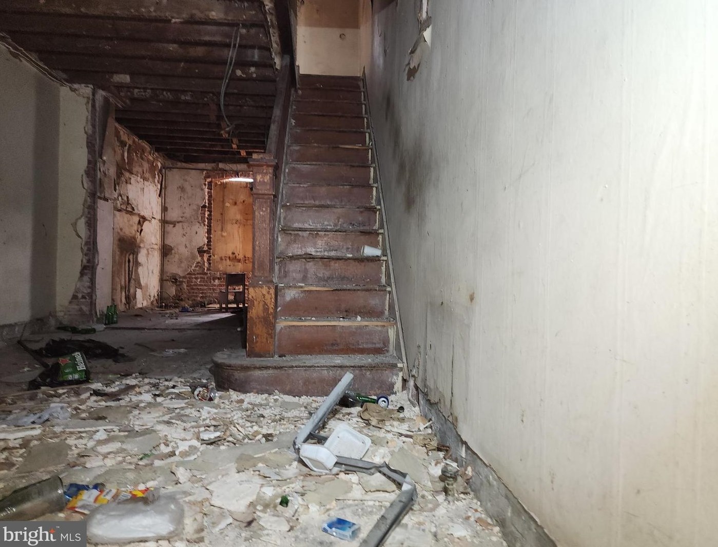 420 Port St, Baltimore, MD 21224-1028