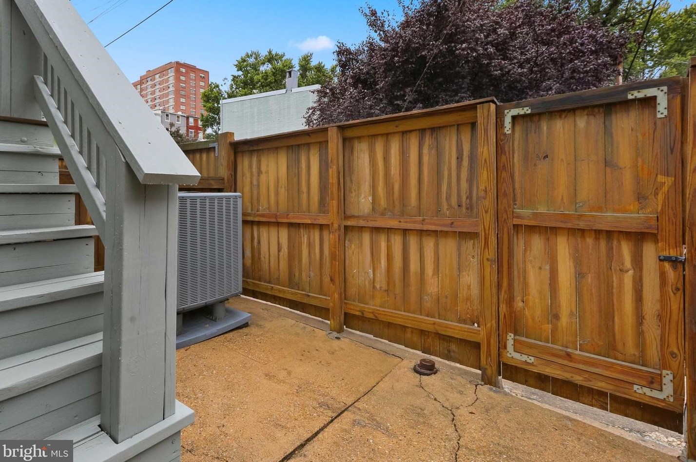 912 38th St, Baltimore MD  21211-2203 exterior