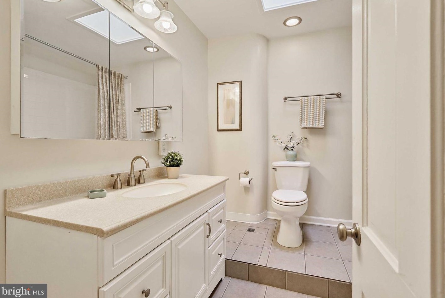 912 38th St, Baltimore MD  21211-2203 exterior