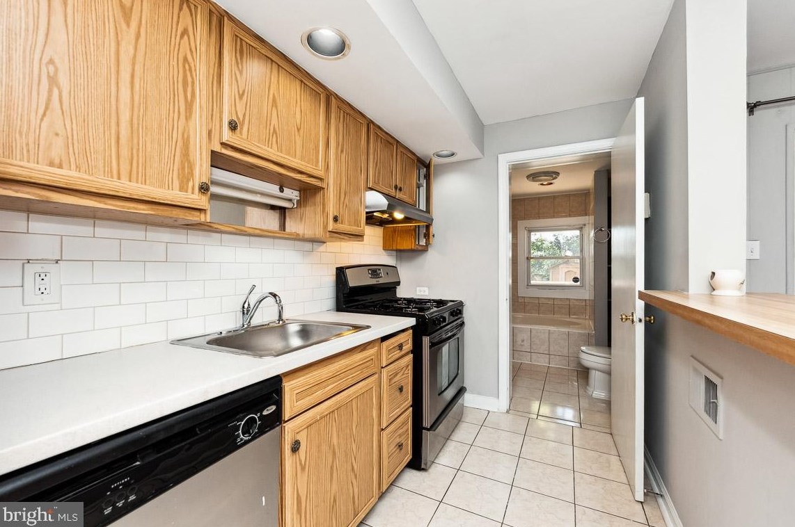 3709 Bayonne Ave, Baltimore MD 21206-2836 exterior