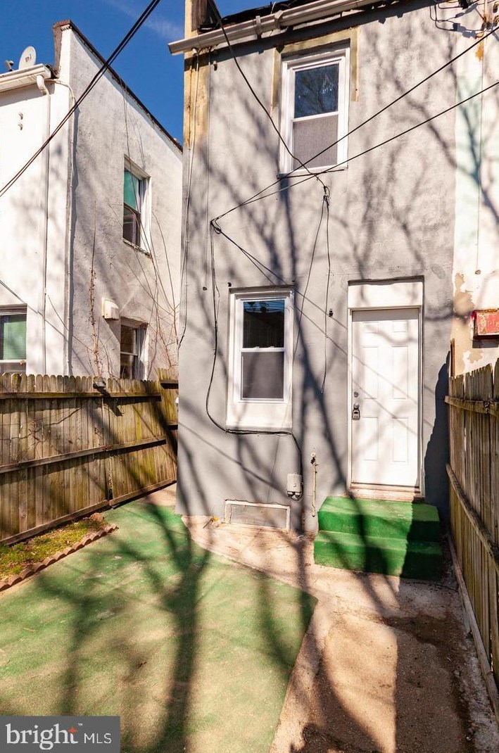 423 Cambria St, Baltimore MD  21225-1834 exterior