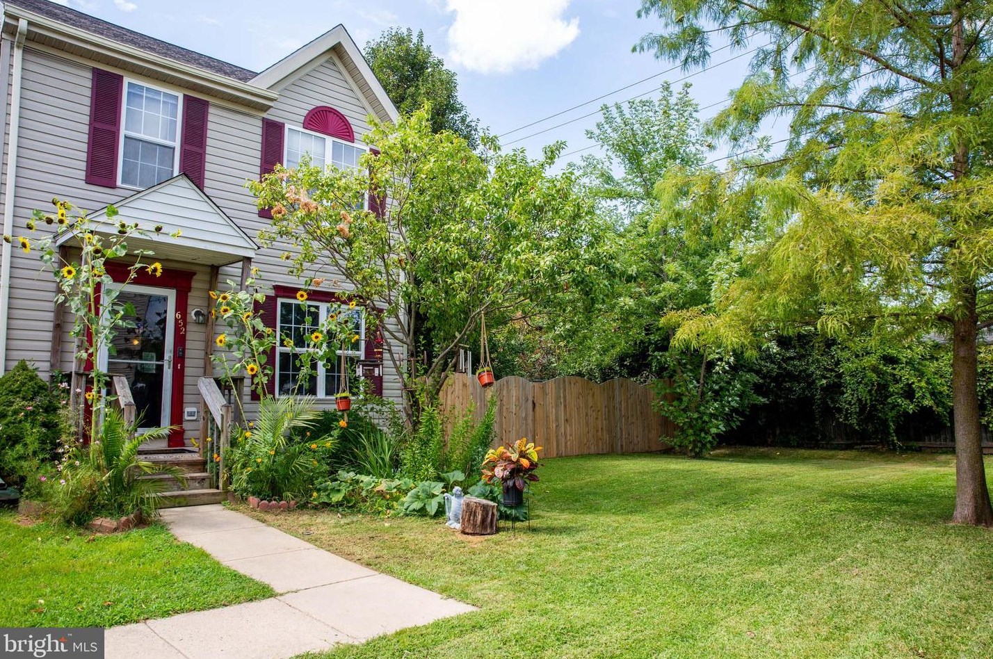 652 Villager Cir, Baltimore, MD 21222-8800