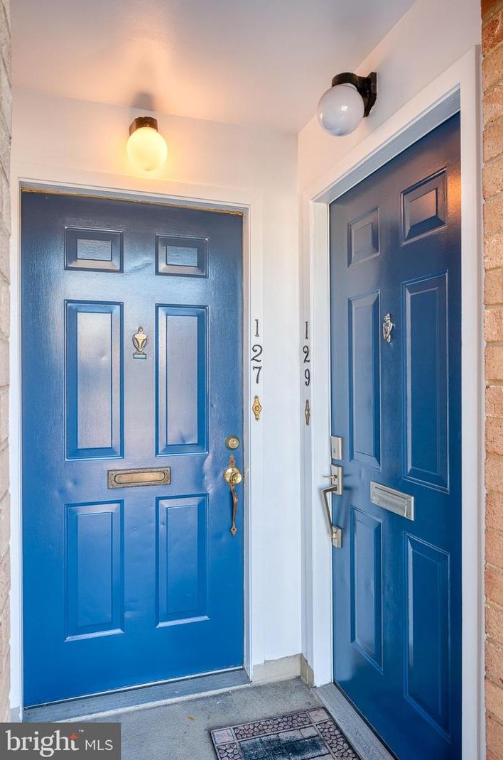 127 Conway St, Baltimore, MD 21201-2422
