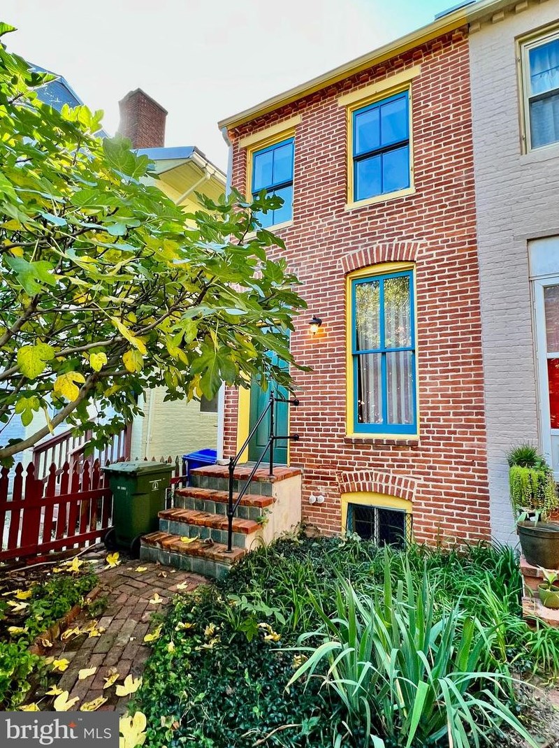8 Arlington Ave, Baltimore, MD 21223-2511
