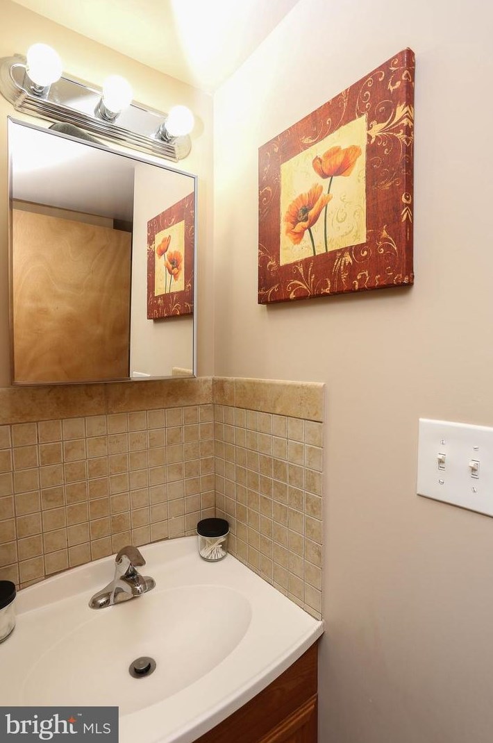 6721 Youngstown Ave, Baltimore MD  21222-1026 exterior