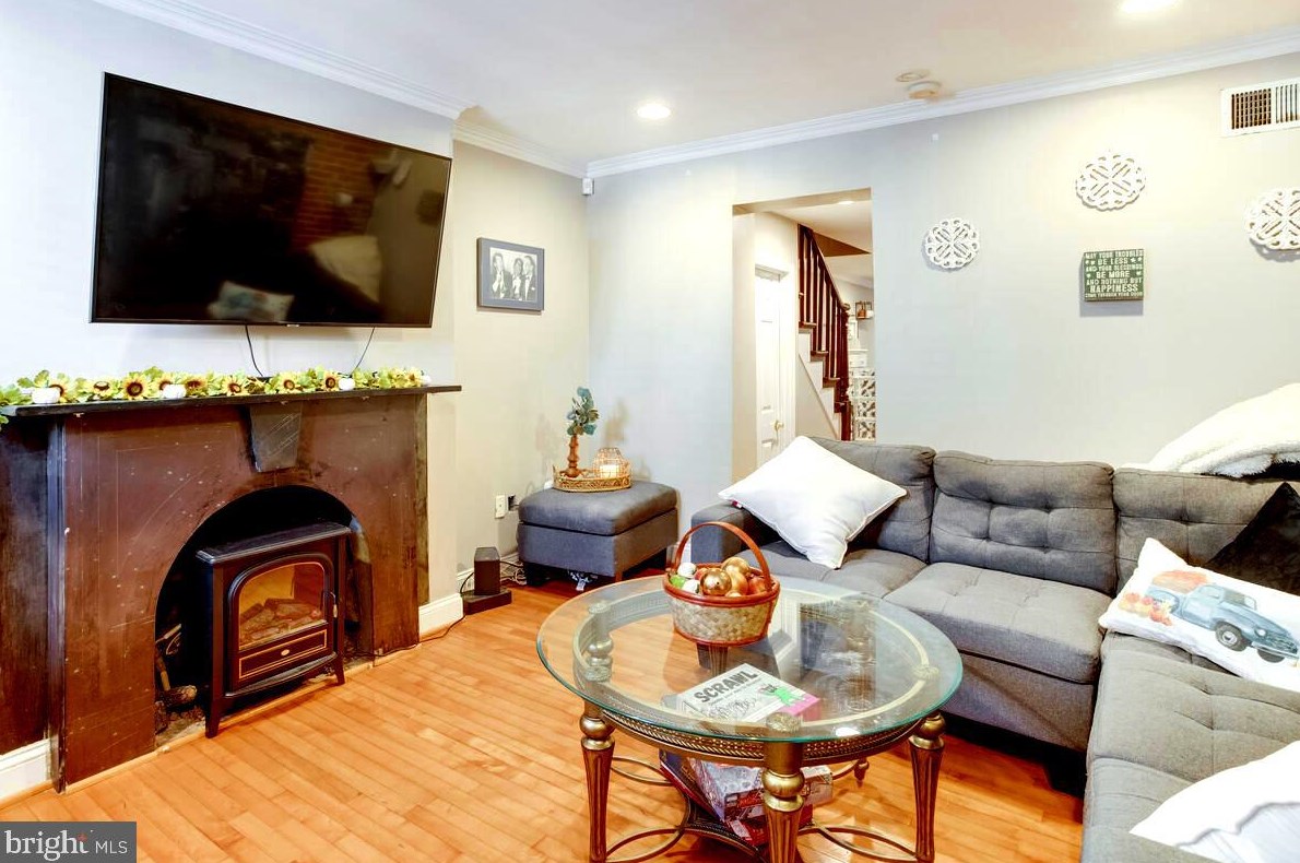 205 Cross St, Baltimore MD  21230-4113 exterior