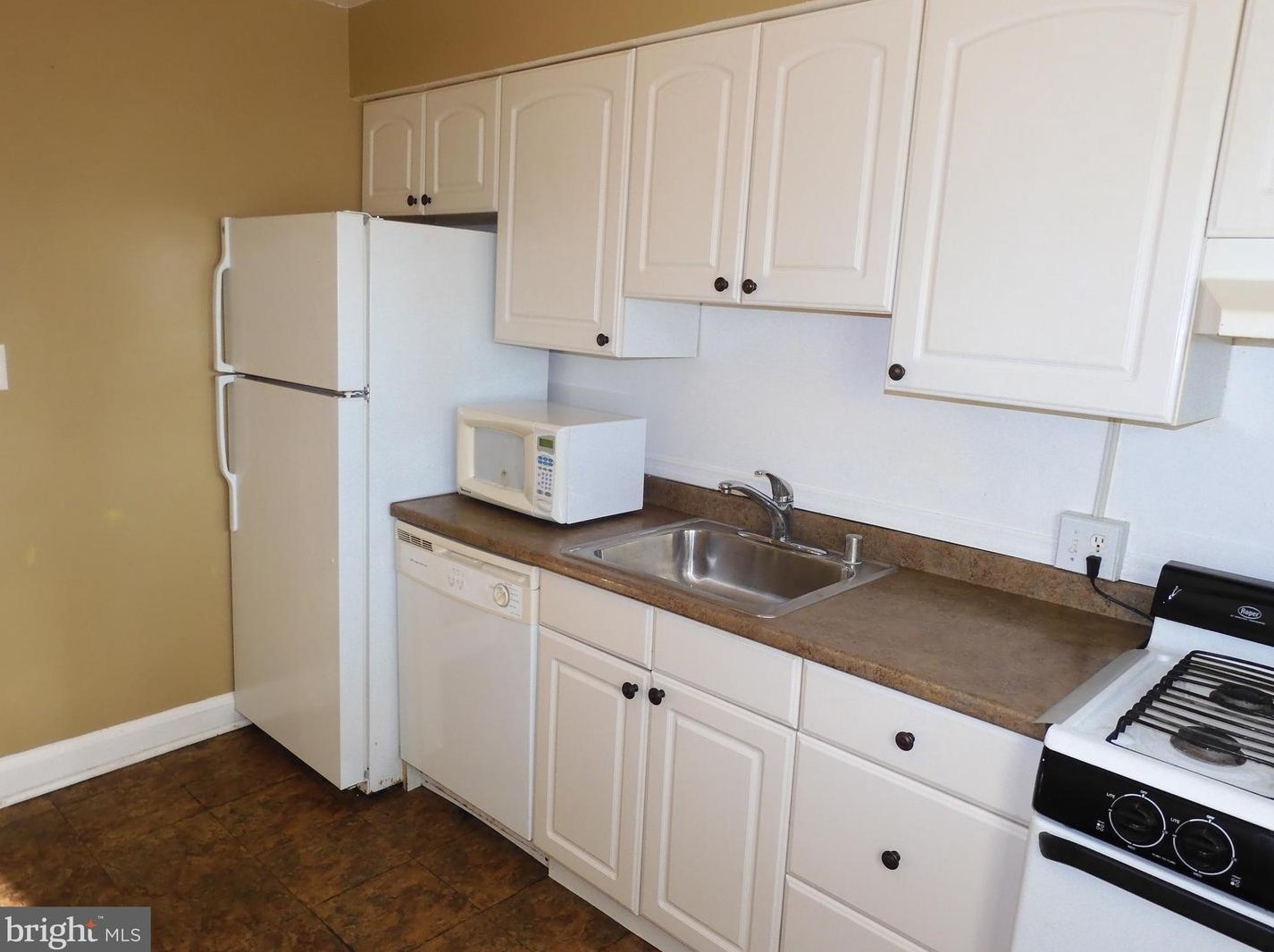 6109 Parkway Dr, Baltimore MD 21212-2794 exterior