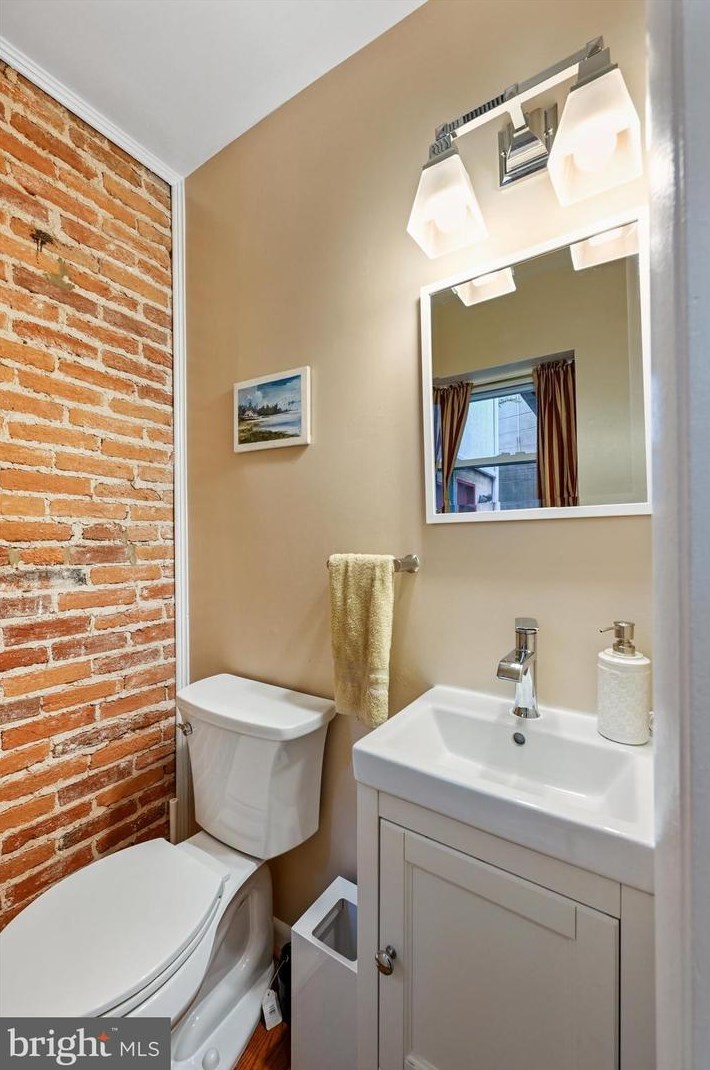 21 Henrietta St, Baltimore MD  21230-3910 exterior