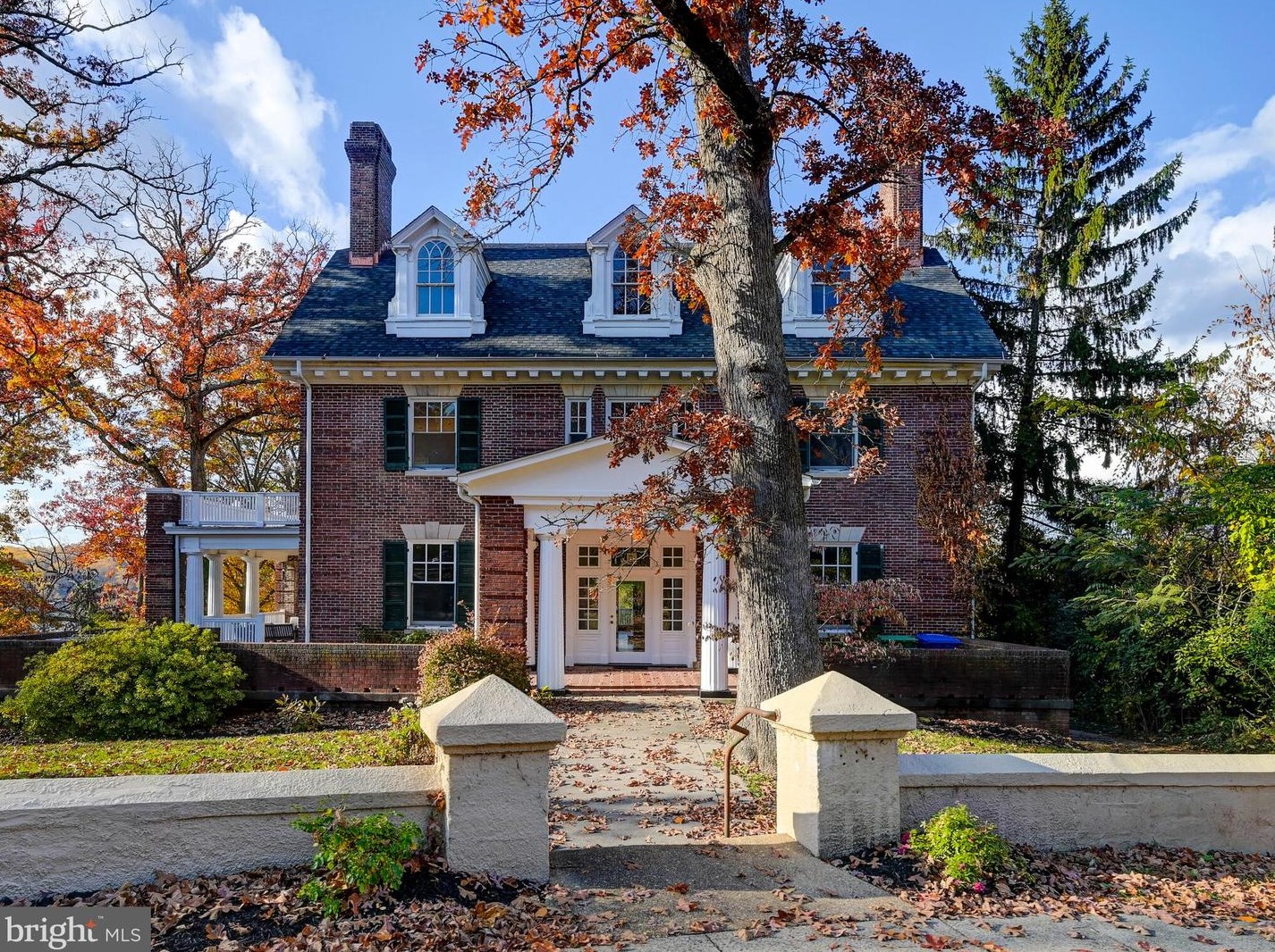 218 Ridgewood Rd, Baltimore, MD 21210-2539