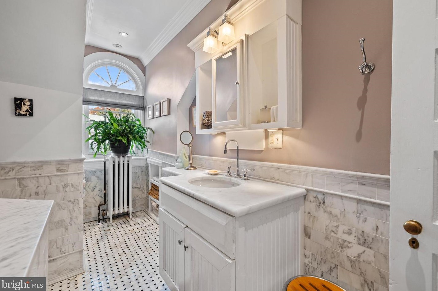 912 University Pkwy, Baltimore MD  21210-2716 exterior