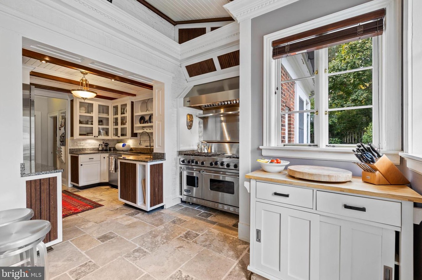 912 University Pkwy, Baltimore MD  21210-2716 exterior