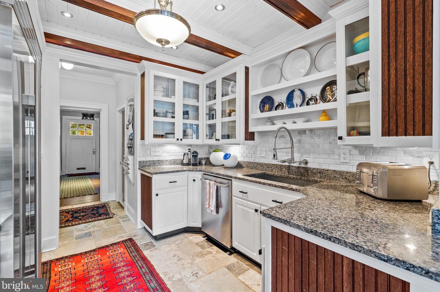 912 University Pkwy, Baltimore MD  21210-2716 exterior