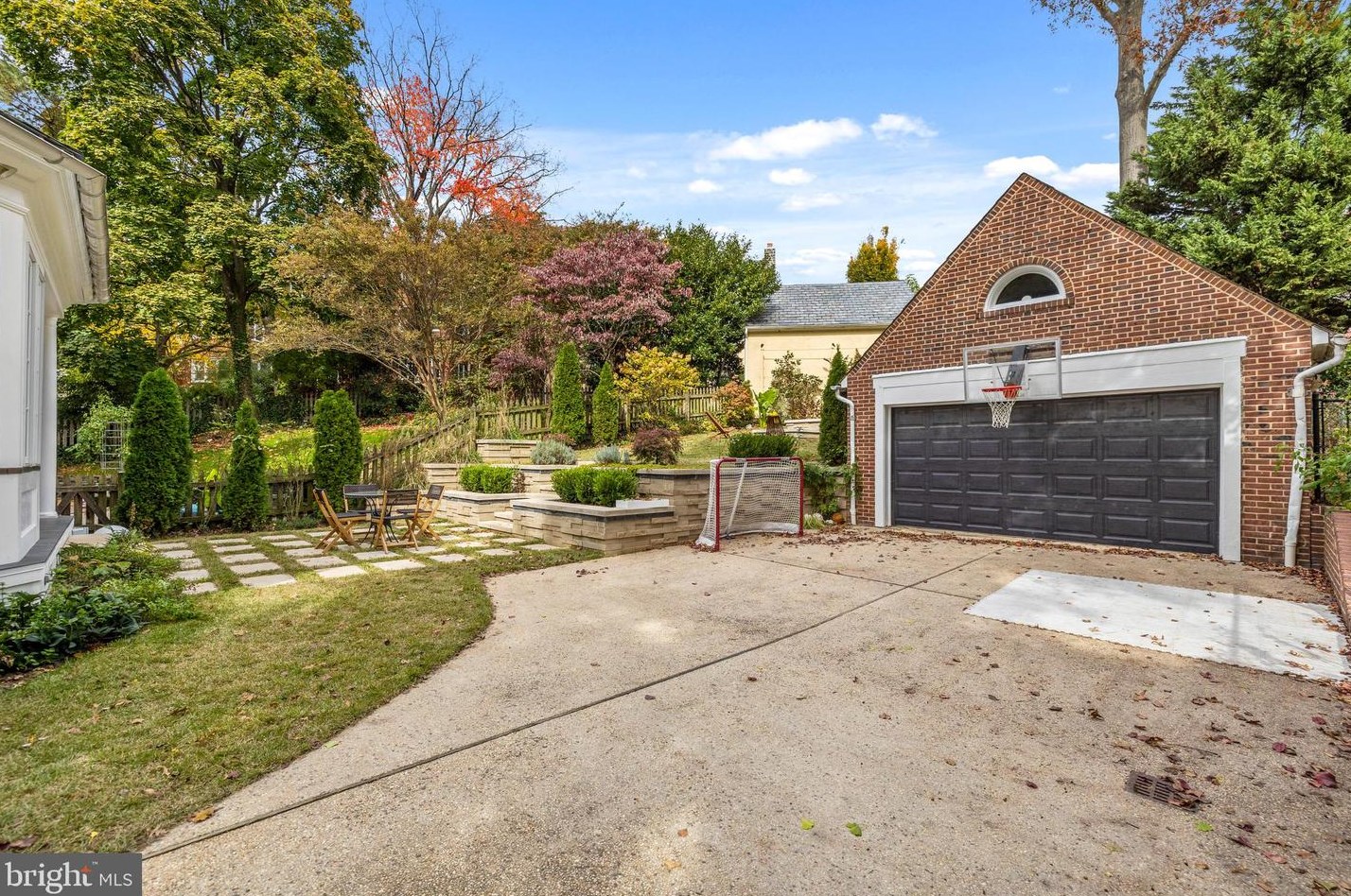 912 University Pkwy, Baltimore MD  21210-2716 exterior