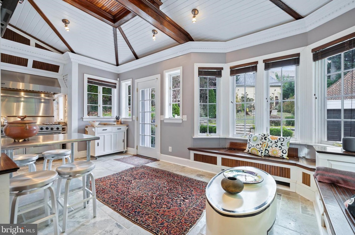 912 University Pkwy, Baltimore MD  21210-2716 exterior